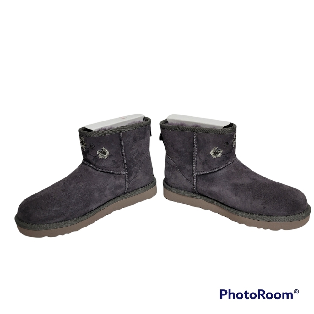 UGG CLASSIC MINI BLOSSOM NIGHTFALL BOOTS SIZE 6‎